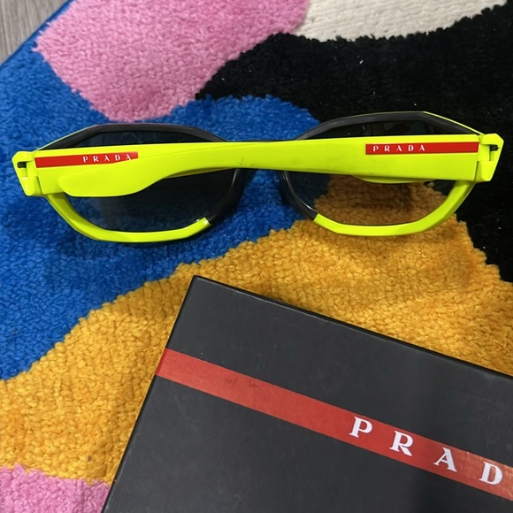 Brand new sun glasses for men 100% authentic solid and very comfortable - Picture 5 of 10